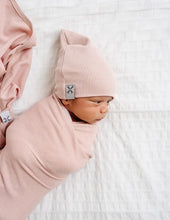 Load image into Gallery viewer, Blush ribbed beanie and blanket set
