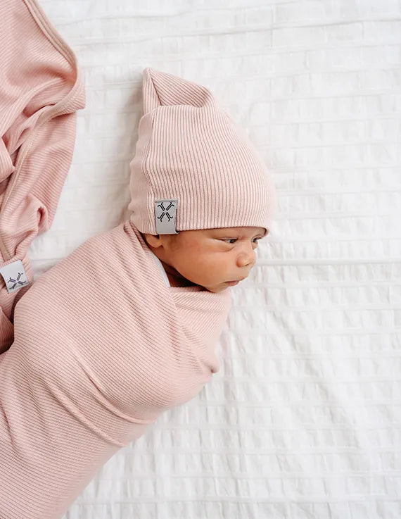 Blush ribbed beanie and blanket set