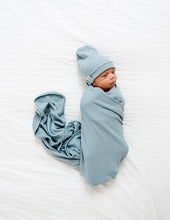 Load image into Gallery viewer, J-blue ribbed beanie and blanket set

