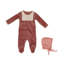 Load image into Gallery viewer, Bisous bib footie and bonnet - Pink TD2815
