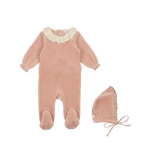 Load image into Gallery viewer, Velour ruffle footie and bonnet - Dusty pink
