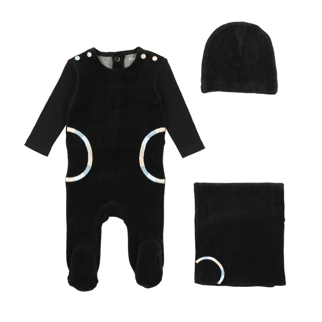 Multicolor embroidery layette set - black boy