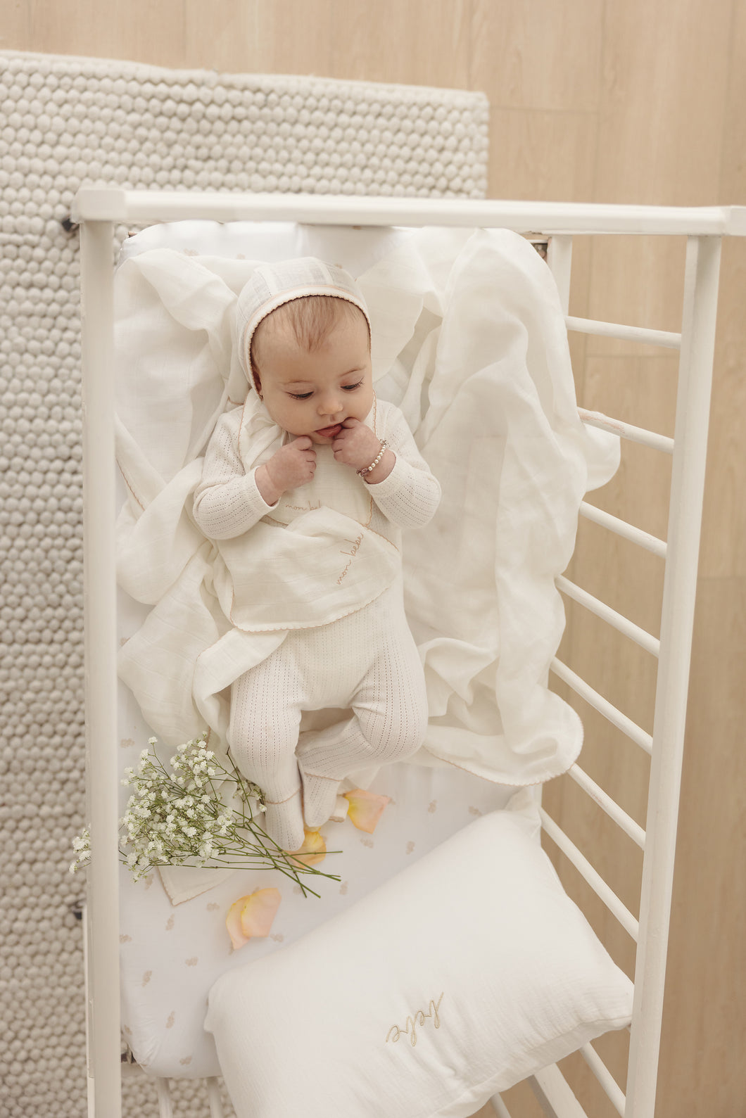 Edged collar layette set - Winter white/blush