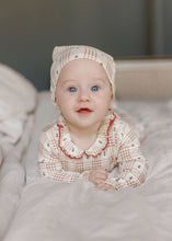 Load image into Gallery viewer, Floral plaid collection - Footie and beanie - Ivory/pink
