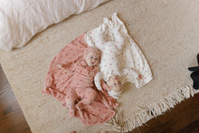 Load image into Gallery viewer, Velour leaf pattern collection - layette set - Pink
