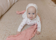 Load image into Gallery viewer, Velour leaf pattern collection  - Footie and bonnet - Ivory girl
