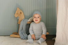 Load image into Gallery viewer, Velour embroidered floral collection - Footie and beanie - Blue
