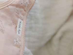 Vintage birds muslin bib - blush