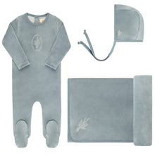 Load image into Gallery viewer, Velour center floral collection - layette set - Blue
