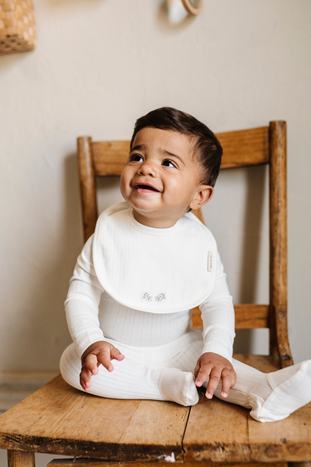 Organic cotton wide rib embroidered bib - Ivory/blue