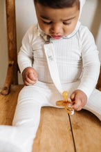 Load image into Gallery viewer, Organic cotton wide rib embroidered paci clip - Ivory/blue
