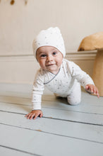 Load image into Gallery viewer, Organic cotton cluster flower collection footie and beanie - Ivory/blue
