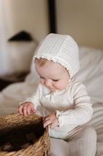 Load image into Gallery viewer, Lace trim pointelle bonnet - Cream
