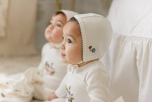 Load image into Gallery viewer, Berry Harvest Footie &amp; Hat Set - Ivory and blue
