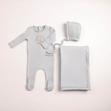 Load image into Gallery viewer, Cradle scene layette set - Crisp blue
