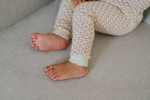 Load image into Gallery viewer, Popcorn knit overalls - Pink
