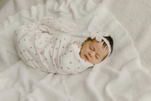 Load image into Gallery viewer, Bow pattern collection muslin swaddle - Ivory/red
