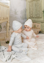 Load image into Gallery viewer, Little duckling layette set - Ivory and blue
