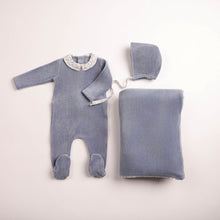 Load image into Gallery viewer, Petites fleurs velour layette set - Blue haze
