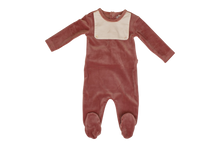 Load image into Gallery viewer, Bisous bib footie and bonnet - Pink TD2815
