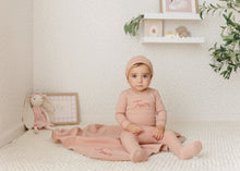 Load image into Gallery viewer, Tresor Stitch Boys Footie &amp; Hat  Set - Rose mist

