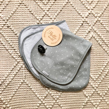Load image into Gallery viewer, 5-pack reversible burp cloths - Blue leaf collection
