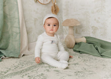 Load image into Gallery viewer, Wheelbarrow garden footie and hat set - Ivory and pink
