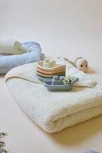Load image into Gallery viewer, Solid scalloped hooded towel and washcloth set - Cream
