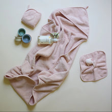 Load image into Gallery viewer, Solid scalloped hooded towel and washcloth set - Pink
