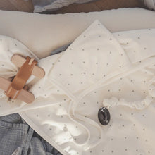 Load image into Gallery viewer, White cluster dot paci clip

