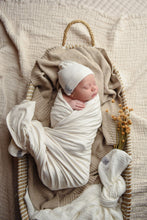 Load image into Gallery viewer, Natural white beanie and blanket set
