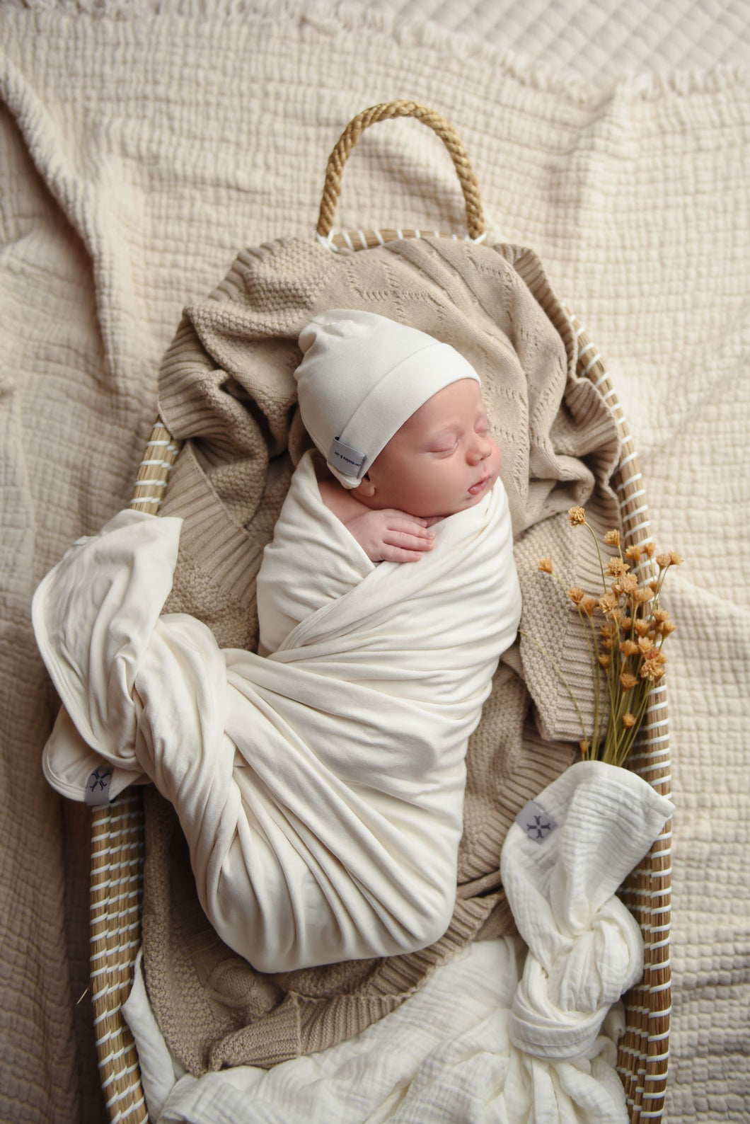 Natural white beanie and blanket set