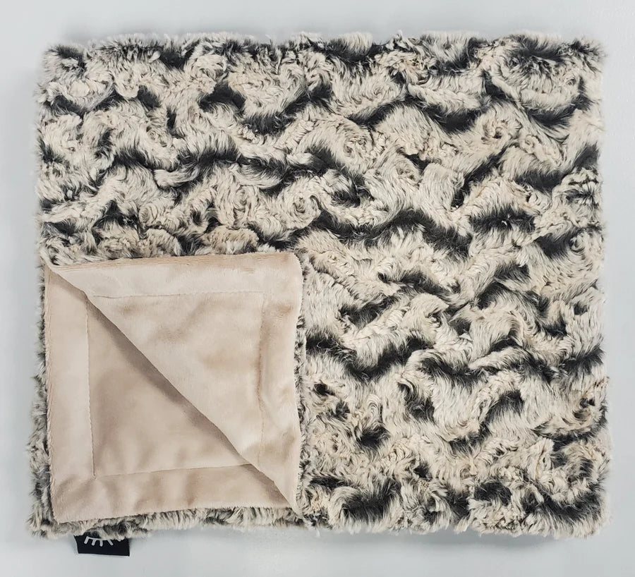 Snuggle cafe super soft cozy blanket